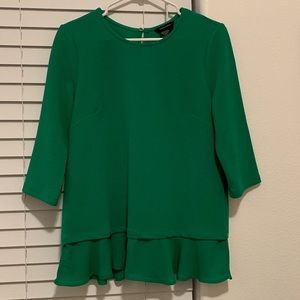 💚Green Top w/ Ruffled Hem💚